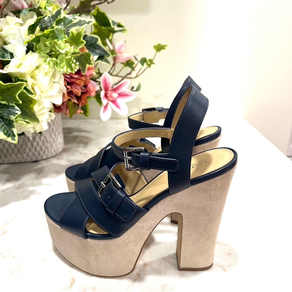 MK Elegant Navy and Beige Platform Sandals size 6. NWOB
